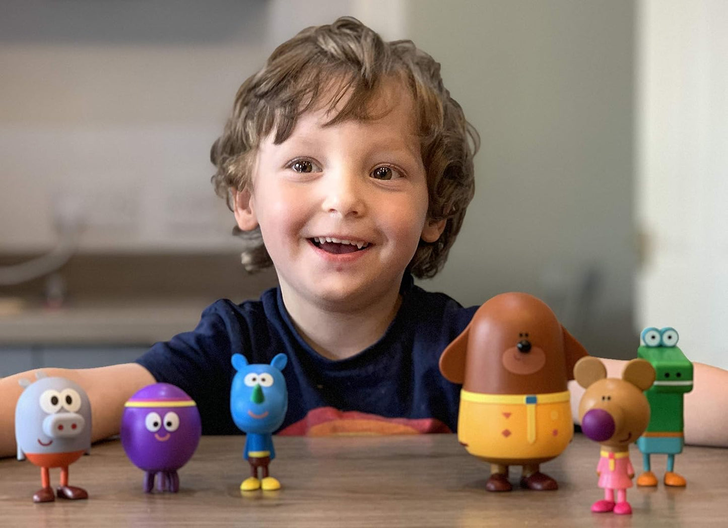 Hey Duggee toy figure set includes Duggee and his squirrels. Perfect toddlers toys from the CBeebies TV show.