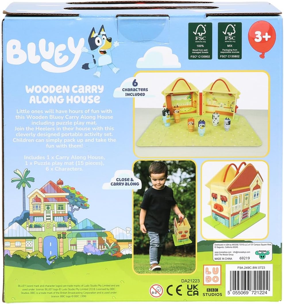 BLUEY – Wooden Carry Along House - Indoor & Outdoor Play, 22 Pieces Including 6 Characters & 15 Piece Puzzle Mat - Portable Activity Set for Kids 3 Years and Up – 23cm Tall & FSC Certified